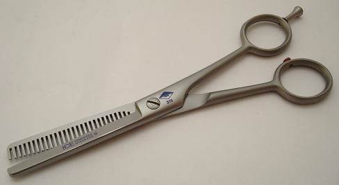 Diamond Satin Medium, single-serrated thinning scissors