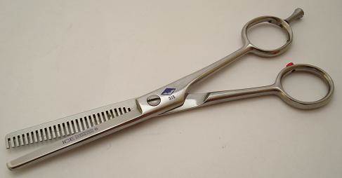 Diamond Silk Medium, single-serrated thinning scissors
