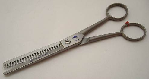 Diamond Silk Coarse, single-serrated thinning scissors